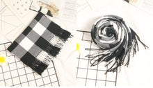 Load image into Gallery viewer, Children&#39;s Winter Scarf.

