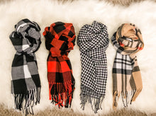 Load image into Gallery viewer, Children&#39;s Winter Scarf.
