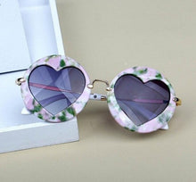 Load image into Gallery viewer, Girls Heart Metal Sunglasses.
