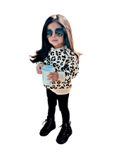 Load image into Gallery viewer, Girls Leopard Sweatshirt.
