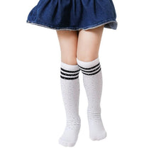 Load image into Gallery viewer, Girls Crystallized Knee High Socks (4 Colors).
