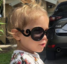 Load image into Gallery viewer, Children&#39;s Penelope Round Sunglasses.
